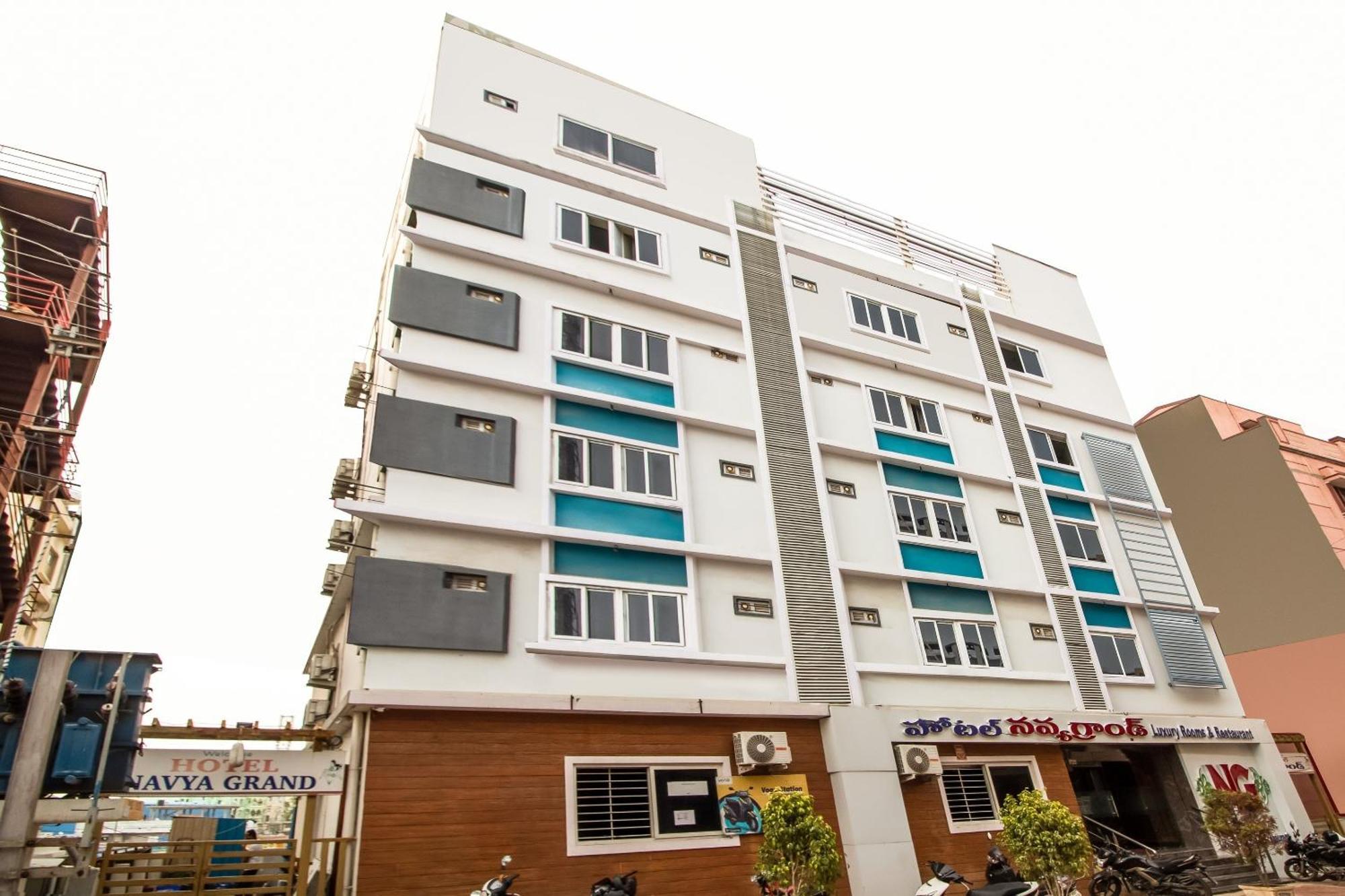 Capital O Sri Navya Grand Near Nexus Hyderabad Hotel Lingampalli Exterior photo